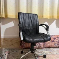 صندلی چرم  چرخ دار|صندلی و نیمکت|شیراز, صاحب الزمان|دیوار