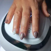 کاشت ناخن و آموزش