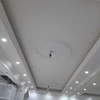 رنگ آمیزی ساختمان ودرحیاط ودرب چوبی.