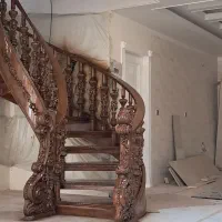 پله گرد نرده چوبی نجاری  رنگکاری چوب