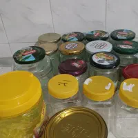 تعدادی شیشه خالی