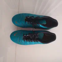 کفش چمنی فوتبال