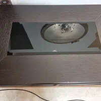 میز وسط بزرگ و گلدان رو میزی همراه با گلدان