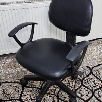 صندلی اداری سالم و تمیز  در حد نو