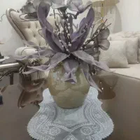 گل مصنوعی همراه با گلدون بلوری