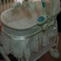 تخت کنار مادر