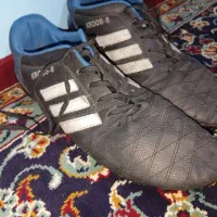 کفش فوتبالی و فوتسالی