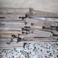 با سلام مقداری چوب برای زغال کبابی فروشی