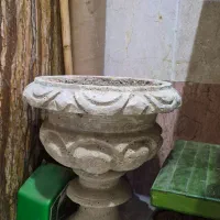 گلدان سنگی بزرگ