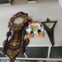 سه عدد ساعت دیواری