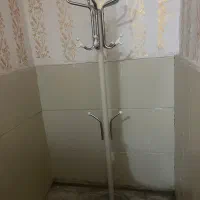 آویز لباس در حد نو