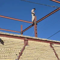 جوشکار اسکلت کار در محدوده هرسین کاکاوند
