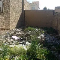 زمین حدودا ۱۰۰ متری دیوارکشی شده سه بر منبع آب|فروش زمین و ملک کلنگی|قم, منبع آب|دیوار