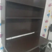 میز تحریر و کامپیوتر