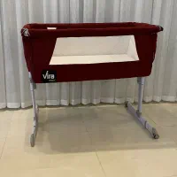 تخت نوزاد کنار مادر