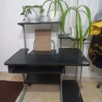 میز کامپیوتر سالم و تمیز و محکم|میز تحریر و کامپیوتر|سمنان, |دیوار