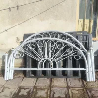 تخت دو نفره فلزی تمیز و سالم