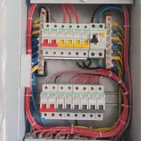 برقکار حرفه ای 18سال سابقه کار دارم درتهران