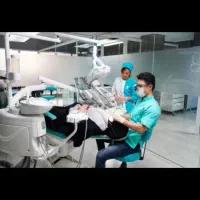 پذیرش و دستیار کلینیک دندانپزشکی