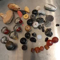 انگشتر سنگ عقیق و  سکه کهنه مهره های تراش قدیمی