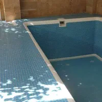 دو متر کاشی استخری و یک کیسه چسب bk2f