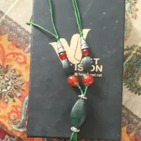 یک عدد گردنبند با سنگ عقیق