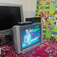 تلوزیون و تخت بچه گهواره ای