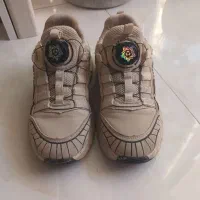 یک جفت کتونی اسپرت نو