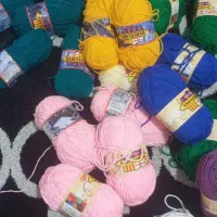 مقداری کاموا مخصوص لباس