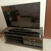 تلویزیون ال سی دی و میز ام دی اف