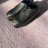 کفش مجلسی|کیف، کفش، کمربند|قم, چهل درخت‎|دیوار