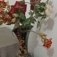 چند شاخه گل وگلدان شیشه ای|گل مصنوعی|قم, امامزاده ابراهیم|دیوار