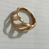 یک جفت گوشواره و یک عدد انگشتر