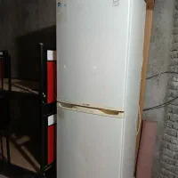 یخچال فریزر و تخت خواب دو طبقه