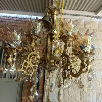 یک عدد لوستر و وسایل برنز