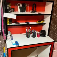 طبقه کتاب و میز