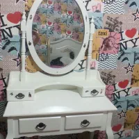 میز آرایشی دخترانه در حد نو