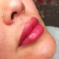 فیبروز ابرو و شیدینگ لب