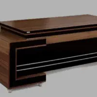 دوعدد میز اداری درحد نو