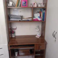 کتابخانه ومیز تحریر وصندلی