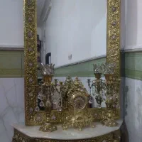 آینه و شمعدان برنزی