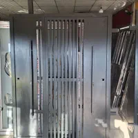 درب آهنی خطی مدرن مشکی