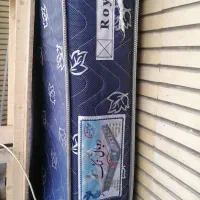 تشک تخت کار کرده، کتابخانه و میز تحریر
