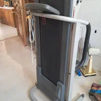 یکدستگاه تردمیل خارجی.