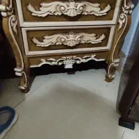 مبل، میز نهارخوری، تخت