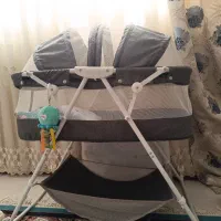 تخت کنار مادر