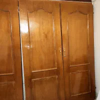 در کمد دیواری