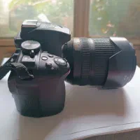 نیکون D5300 با لنز 18-140 VR، در حد نو