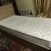 تخت یکنفره به همراه تشک