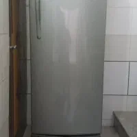 یخچال یخچاوان سربی رنگ در حد نو با زیر یخچالی